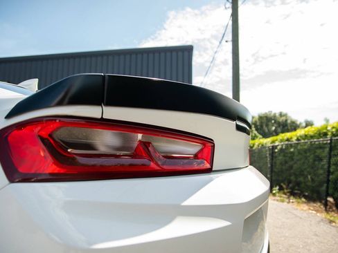 Used 2018 Chevrolet Camaro SS RWD image 8