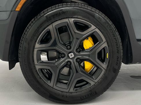 Used 2025 Rivian R1S Premium AWD/4WD image 9