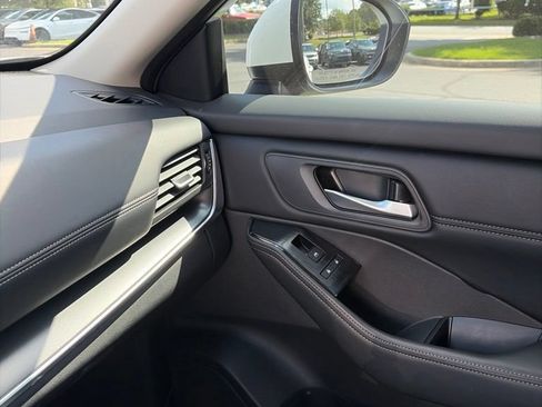 Used 2025 Nissan Rogue SV w/ SV Premium Package FWD image 10