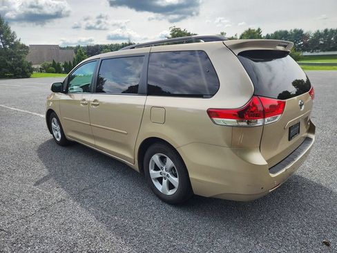 Used 2013 Toyota Sienna LE w/ Towing Pkg FWD image 6