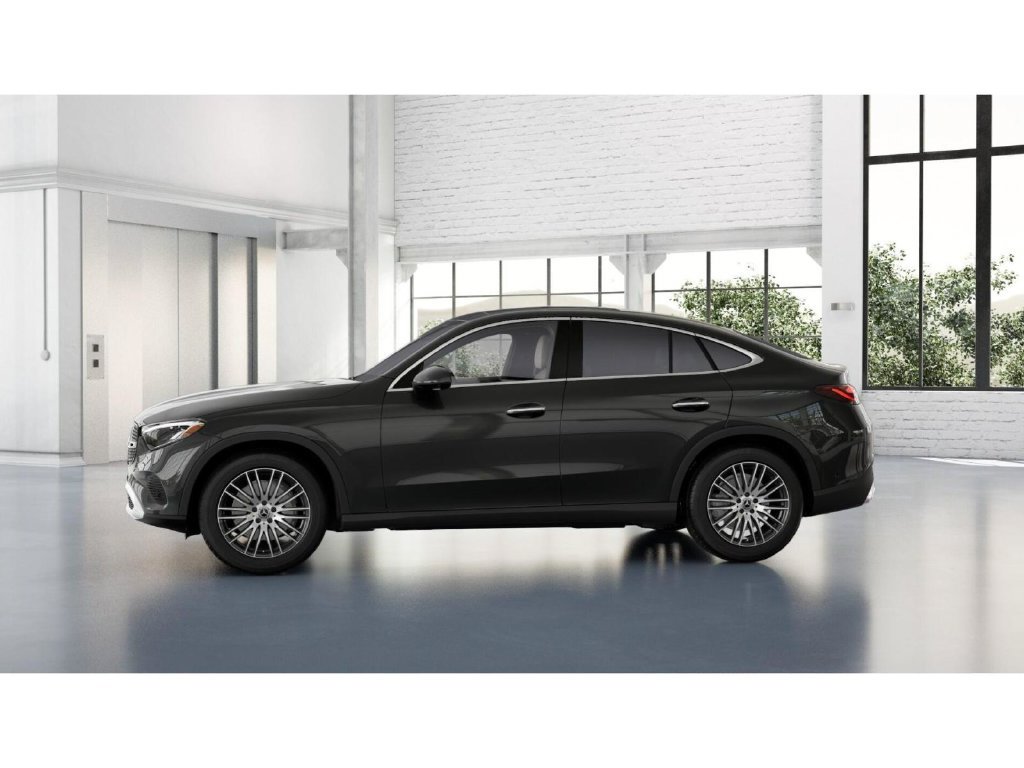 Used 2025 Mercedes-Benz GLC 300 4MATIC image 35