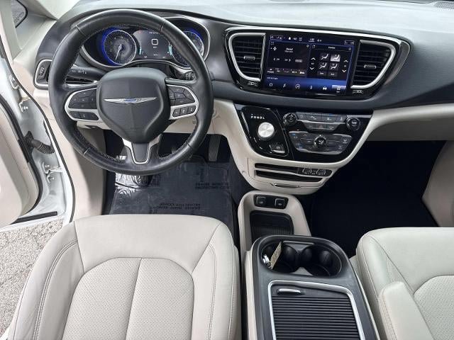 Used 2021 Chrysler Pacifica Touring-L FWD image 17