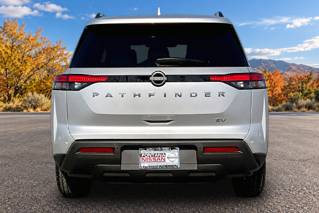 Certified 2024 Nissan Pathfinder SV FWD image 5