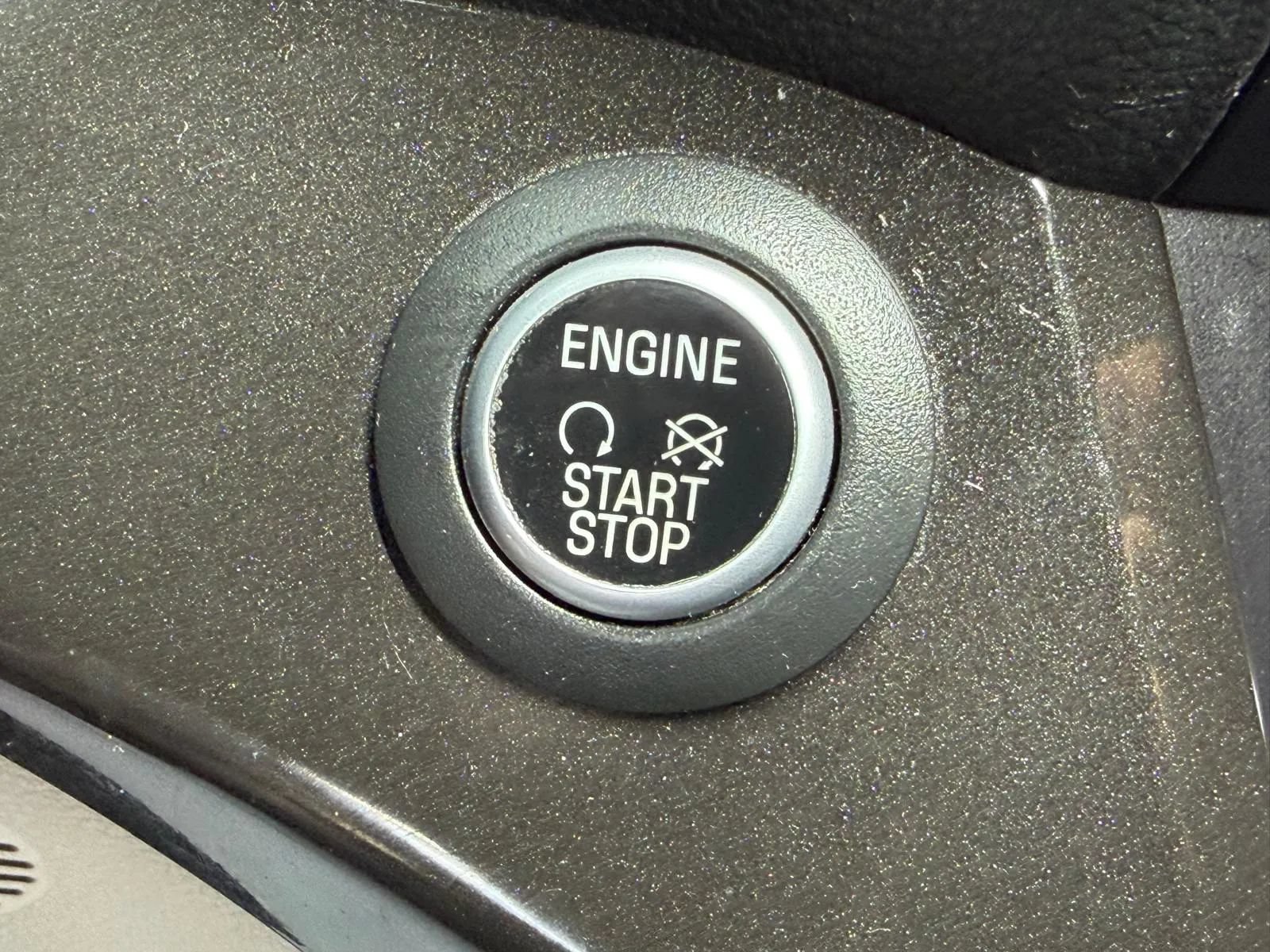 Used 2017 Ford Escape Titanium FWD image 32