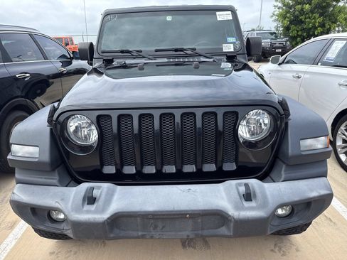 Used 2018 Jeep Wrangler Unlimited Sport S AWD/4WD image 2