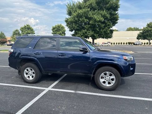 Used 2021 Toyota 4Runner SR5 Premium w/ Moonroof Package AWD/4WD image 5