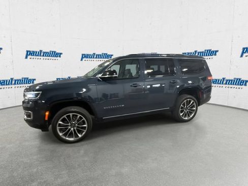 Used 2023 Jeep Wagoneer Series III w/ Premium Group I AWD/4WD image 6