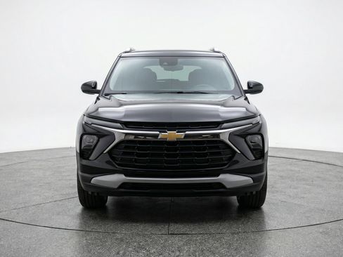 Used 2025 Chevrolet TrailBlazer LT FWD image 2