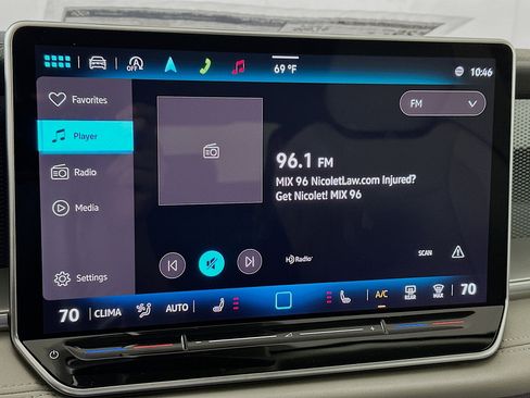 New 2025 Volkswagen Tiguan SE image 14