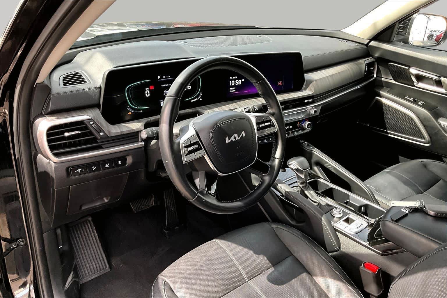 Used 2023 Kia Telluride EX w/ EX Captain's Chair Package FWD image 18