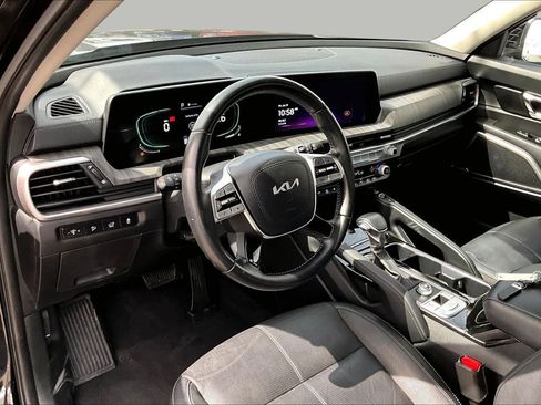 Used 2023 Kia Telluride EX w/ EX Captain's Chair Package FWD image 18