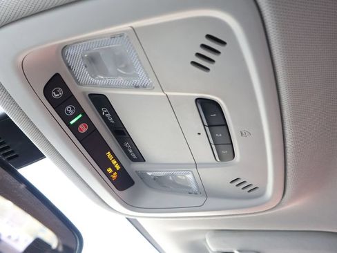 Used 2020 Chevrolet Traverse LT FWD image 30