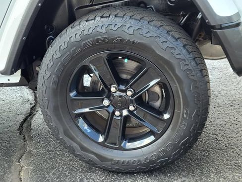 Used 2023 Jeep Wrangler Unlimited Sahara AWD/4WD image 38