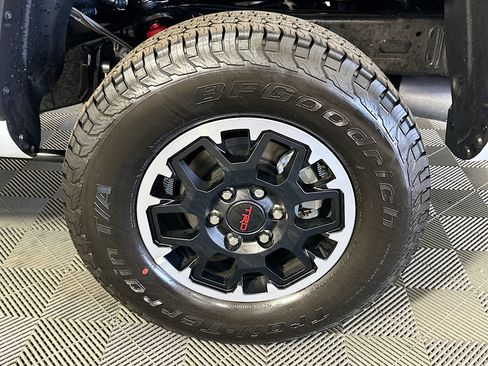 Used 2025 Toyota Tacoma TRD Off-Road AWD/4WD image 11
