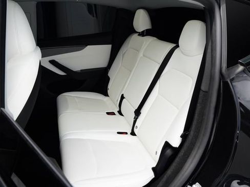 Used 2026 Tesla Model Y 2WD image 19