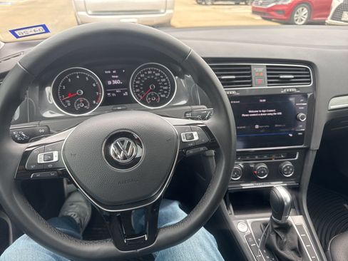 Used 2019 Volkswagen Golf Alltrack SE image 11