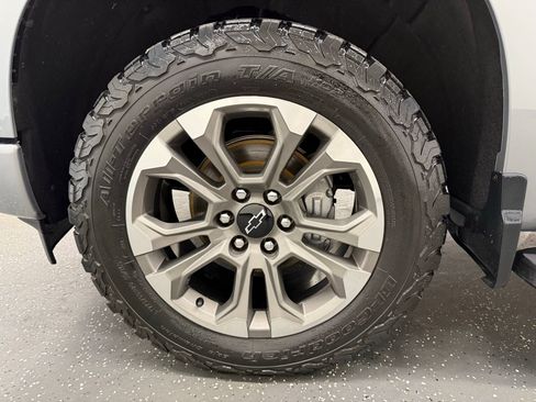 Used 2024 Chevrolet Silverado 1500 High Country w/ High Country Premium Package AWD/4WD image 18