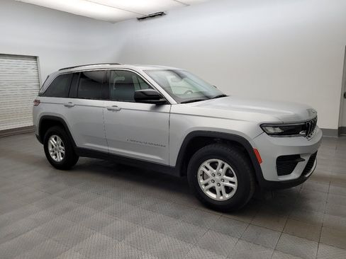Used 2024 Jeep Grand Cherokee Laredo RWD image 11