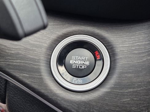 New 2025 Jeep Grand Cherokee Limited w/ Black Appearance Package image 18