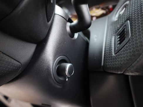 Used 2020 Land Rover Range Rover Velar R-Dynamic S image 38