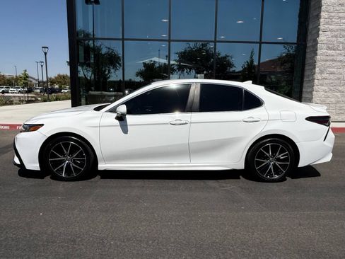 Used 2021 Toyota Camry SE FWD image 12