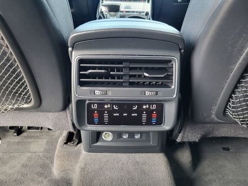 Used 2019 Audi Q8 Prestige AWD/4WD image 23