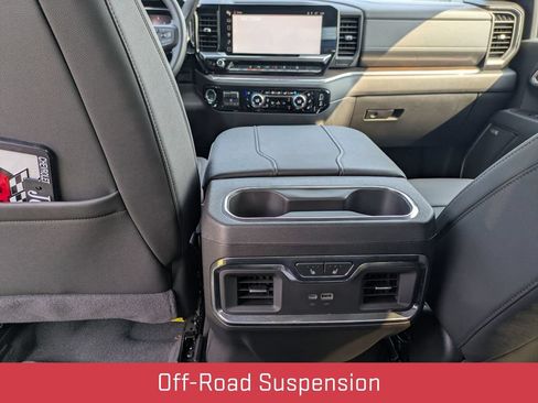 Certified 2025 GMC Sierra 2500 SLT w/ SLT Premium Package AWD/4WD image 31