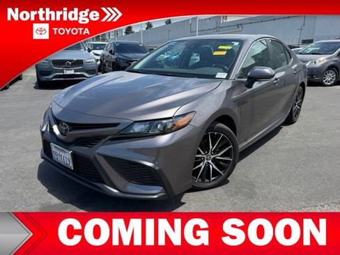 Used 2022 Toyota Camry SE w/ Convenience Package FWD image 1