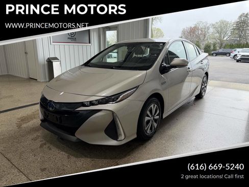 Used 2017 Toyota Prius Prime Plus FWD image 1