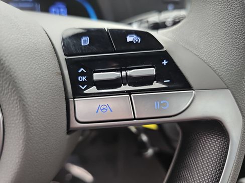 Used 2024 Hyundai Elantra SE FWD image 22
