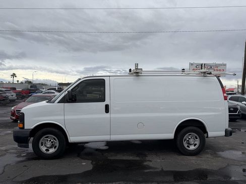 Used 2017 Chevrolet Express 2500 image 4