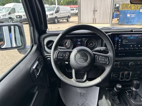 Used 2024 Jeep Wrangler Unlimited Sport AWD/4WD image 13
