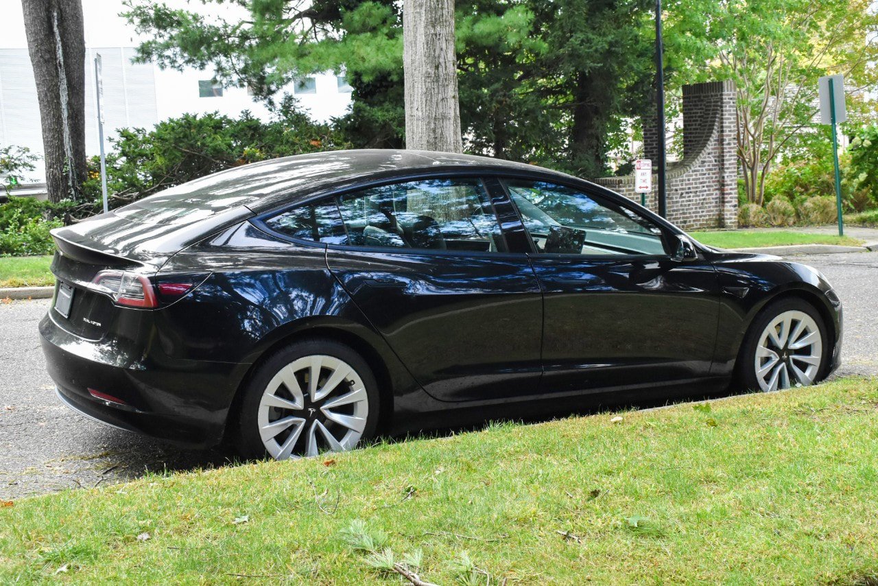 Used 2022 Tesla Model 3 Long Range AWD/4WD image 7