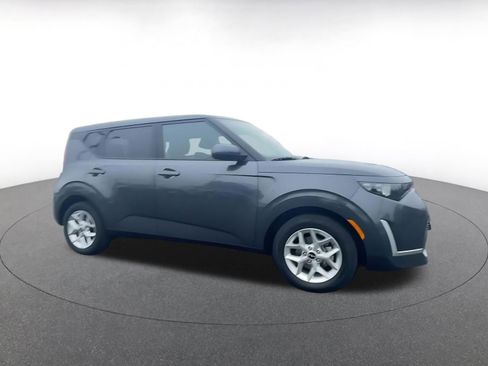 Used 2025 Kia Soul LX w/ LX Technology Package image 2