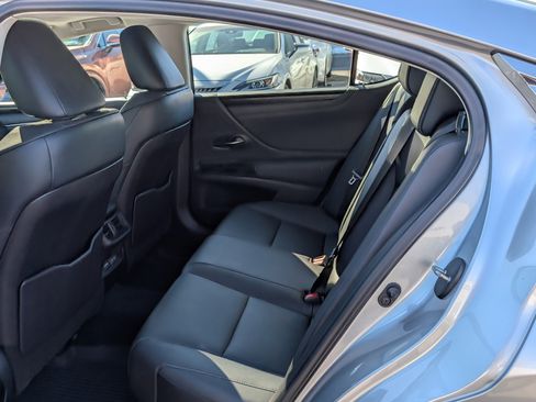 Certified 2023 Lexus ES 350 w/ Premium Package image 15