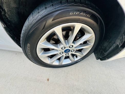 Used 2017 Ford Fusion SE FWD image 32