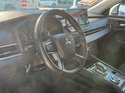 Used 2024 Mitsubishi Outlander SE FWD image 16