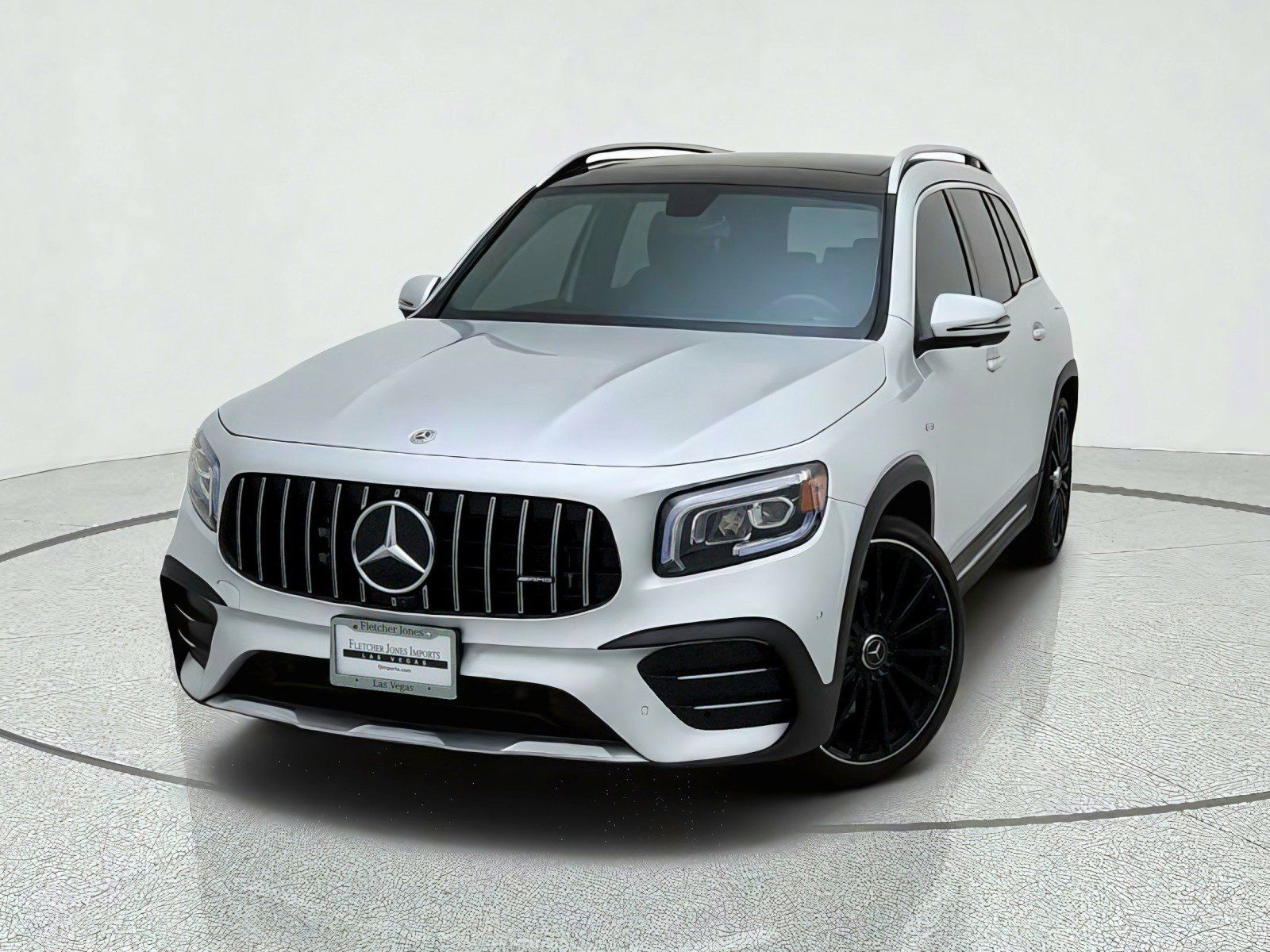 Used 2023 Mercedes-Benz GLB 35 AMG 4MATIC image 2
