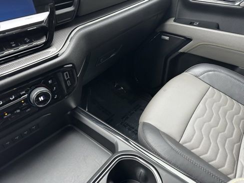 Used 2024 Chevrolet Silverado 2500 ZR2 w/ Technology Package image 23