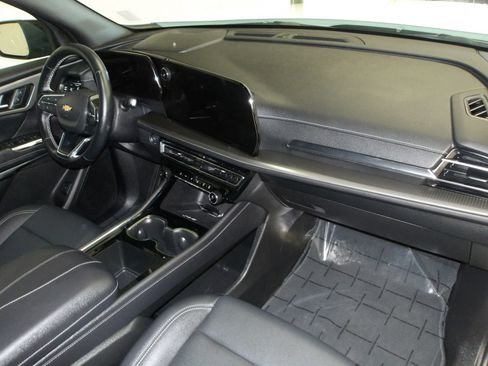 Used 2025 Chevrolet Traverse LT w/ Driver Confidence Package FWD image 16