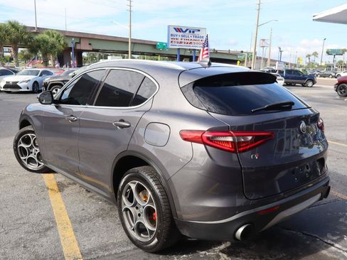 Used 2018 Alfa Romeo Stelvio AWD image 5
