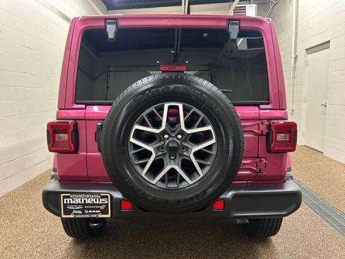 Used 2024 Jeep Wrangler Unlimited Sahara AWD/4WD image 3