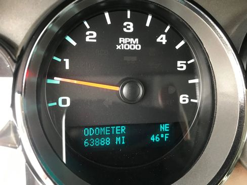 Used 2010 GMC Sierra 2500 SLE image 3