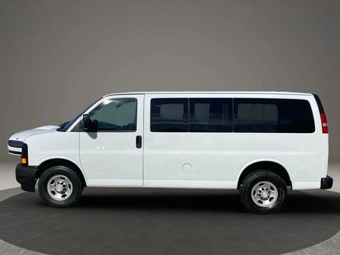 Used 2017 Chevrolet Express 2500 LS image 3