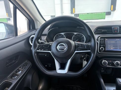 Used 2022 Nissan Versa S FWD image 11