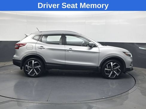 Used 2022 Nissan Rogue Sport SL w/ Premium Package FWD image 3
