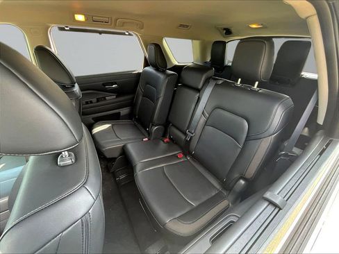 Used 2024 Nissan Pathfinder SL AWD/4WD image 24