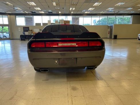 Used 2014 Dodge Challenger SXT RWD image 5