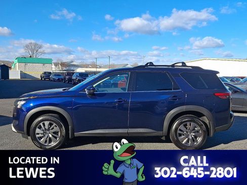 Used 2025 Nissan Pathfinder SV w/ SV Premium Package image 7