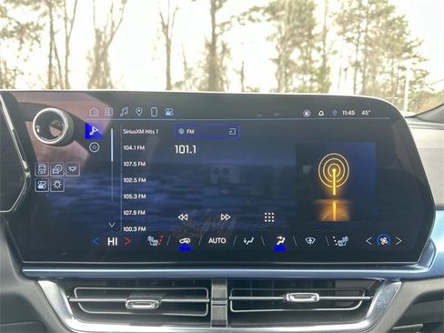 Used 2025 Chevrolet Equinox EV LT w/ Convenience Package image 17